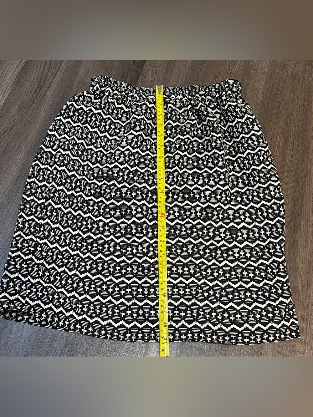Black White Geometric Print Stretch Pull-On Mini Skirt Size Small - Picture 4 of 7